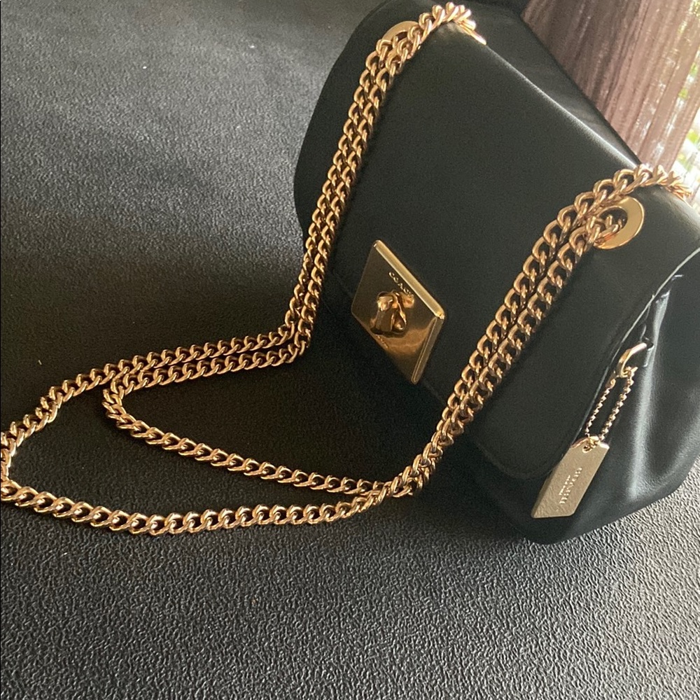 Elegant Black Chain Shoulder Bag - Picture 7 of 9